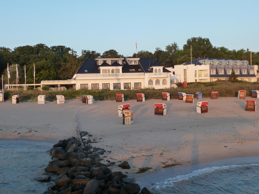 Hotel Seeschlösschen Hohwacht Exterior foto