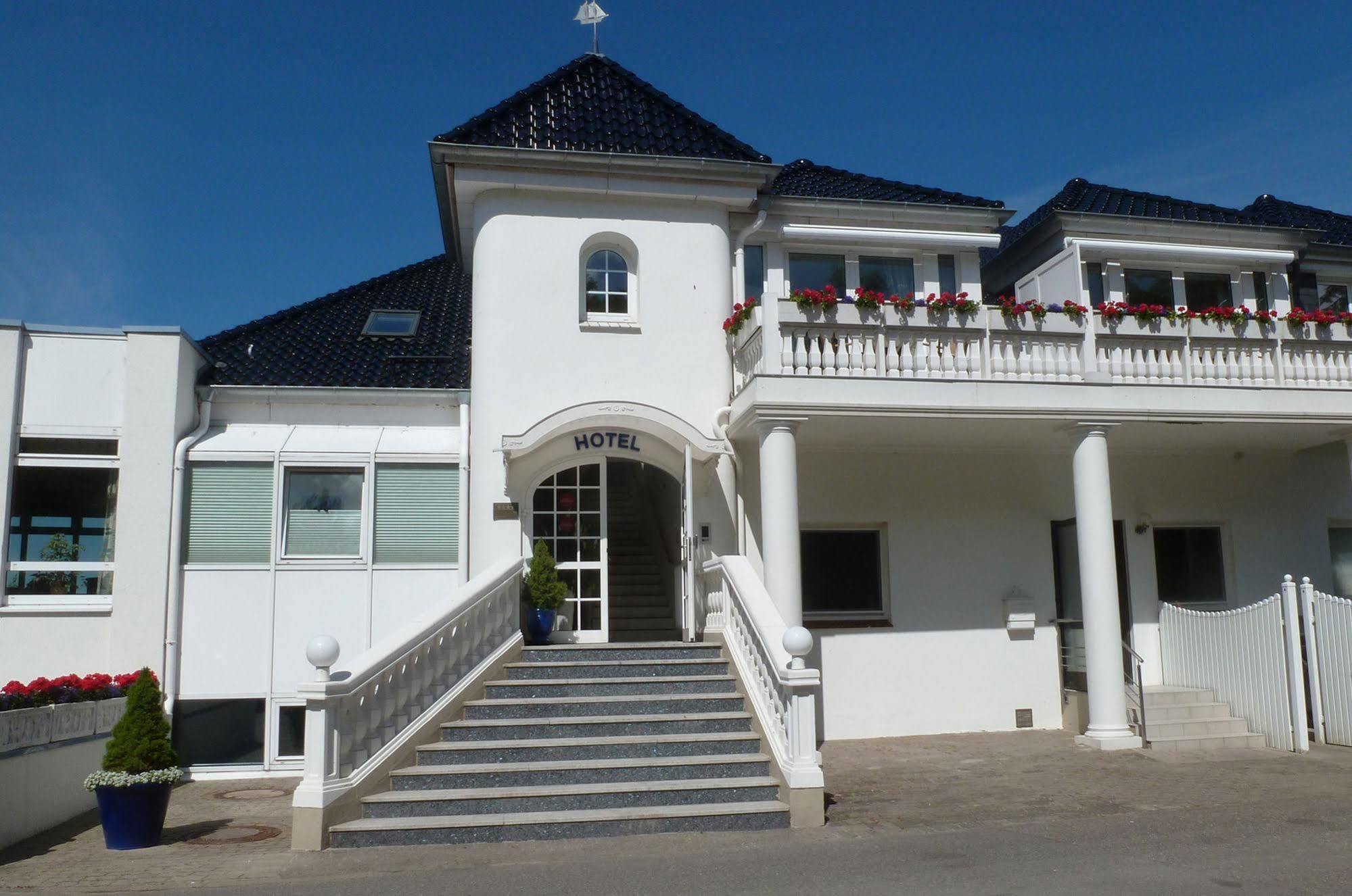Hotel Seeschlösschen Hohwacht Exterior foto